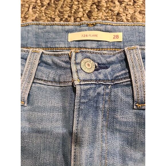 Levi’s 726 Flare Bottom Womens Size 28 Blue Denim Jeans - Picture 2 of 4